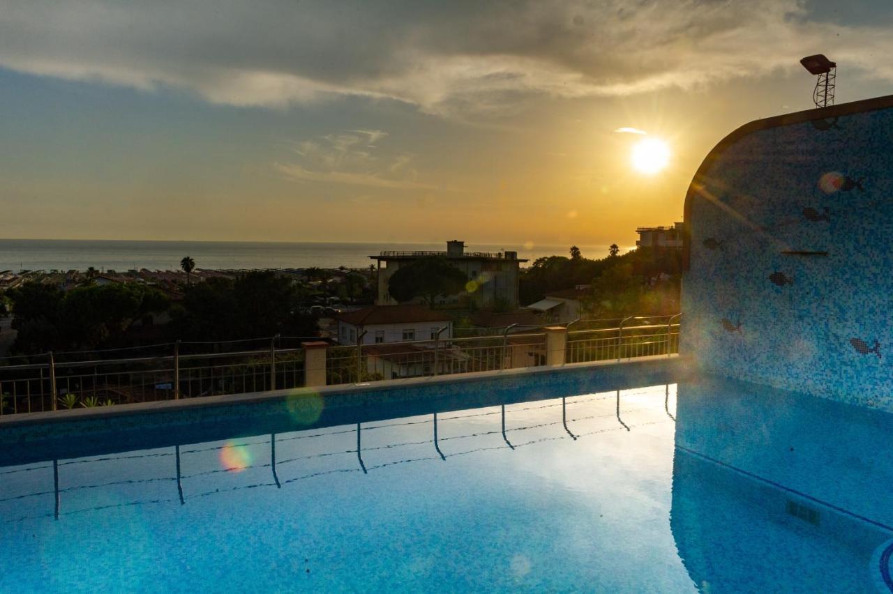 Hotel Nuova Sabrina Marina di Pietrasanta Buitenkant foto