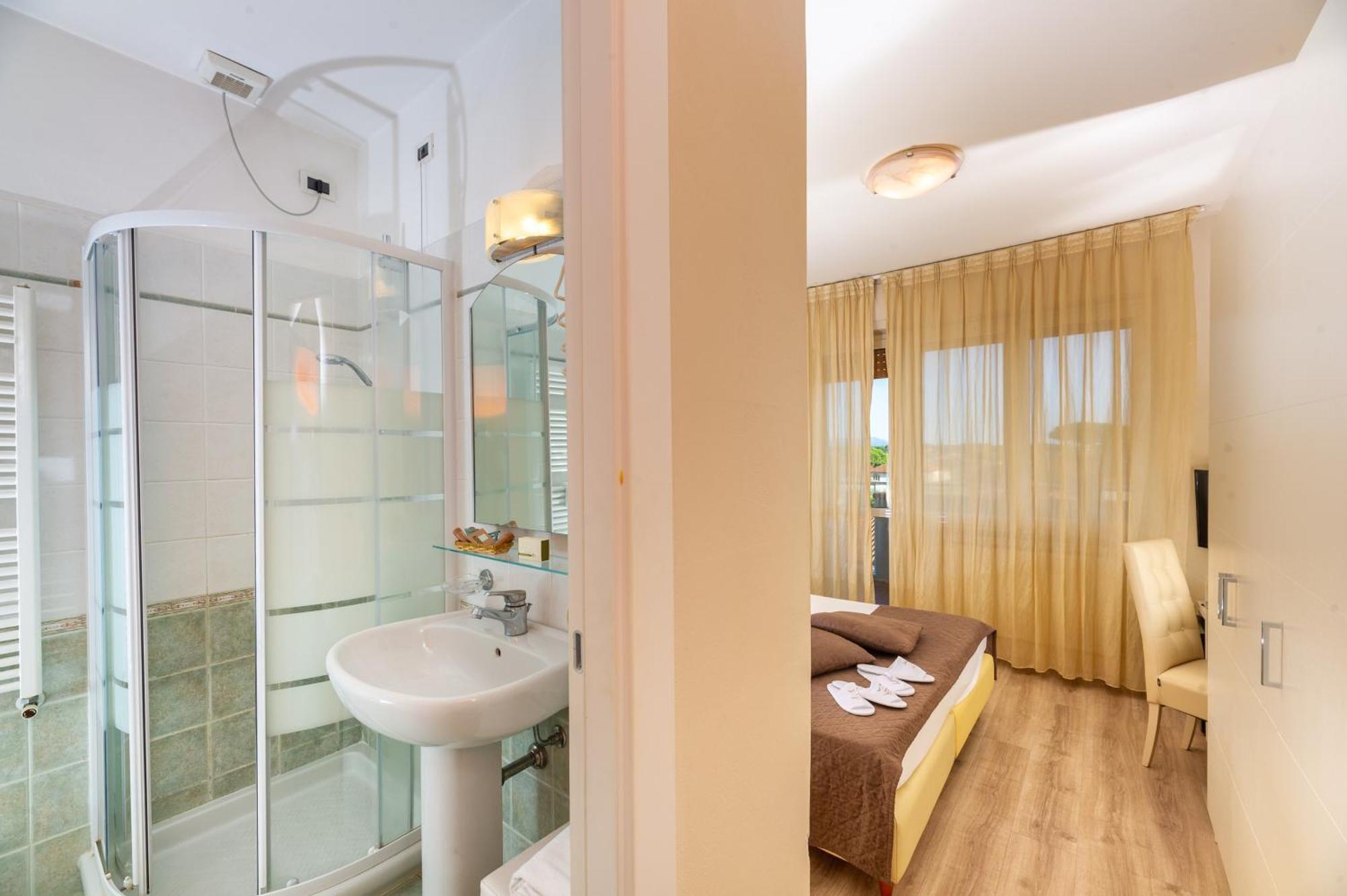 Hotel Nuova Sabrina Marina di Pietrasanta Buitenkant foto