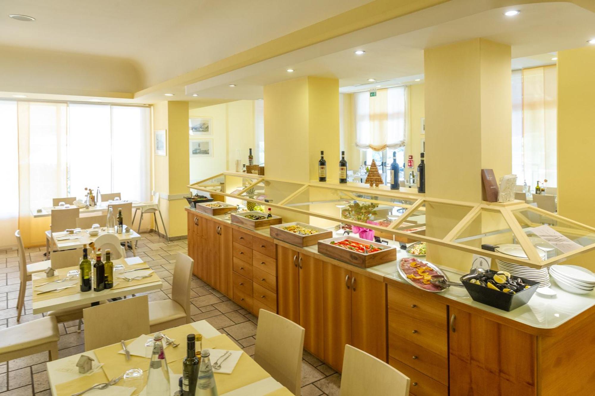 Hotel Nuova Sabrina Marina di Pietrasanta Buitenkant foto
