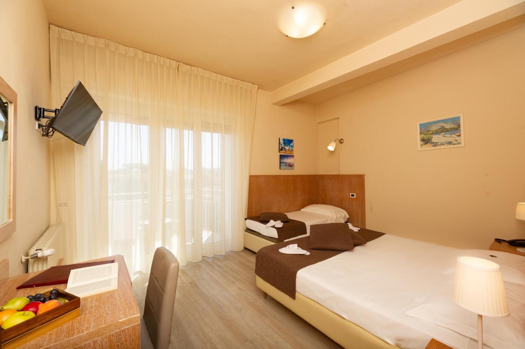 Hotel Nuova Sabrina Marina di Pietrasanta Buitenkant foto