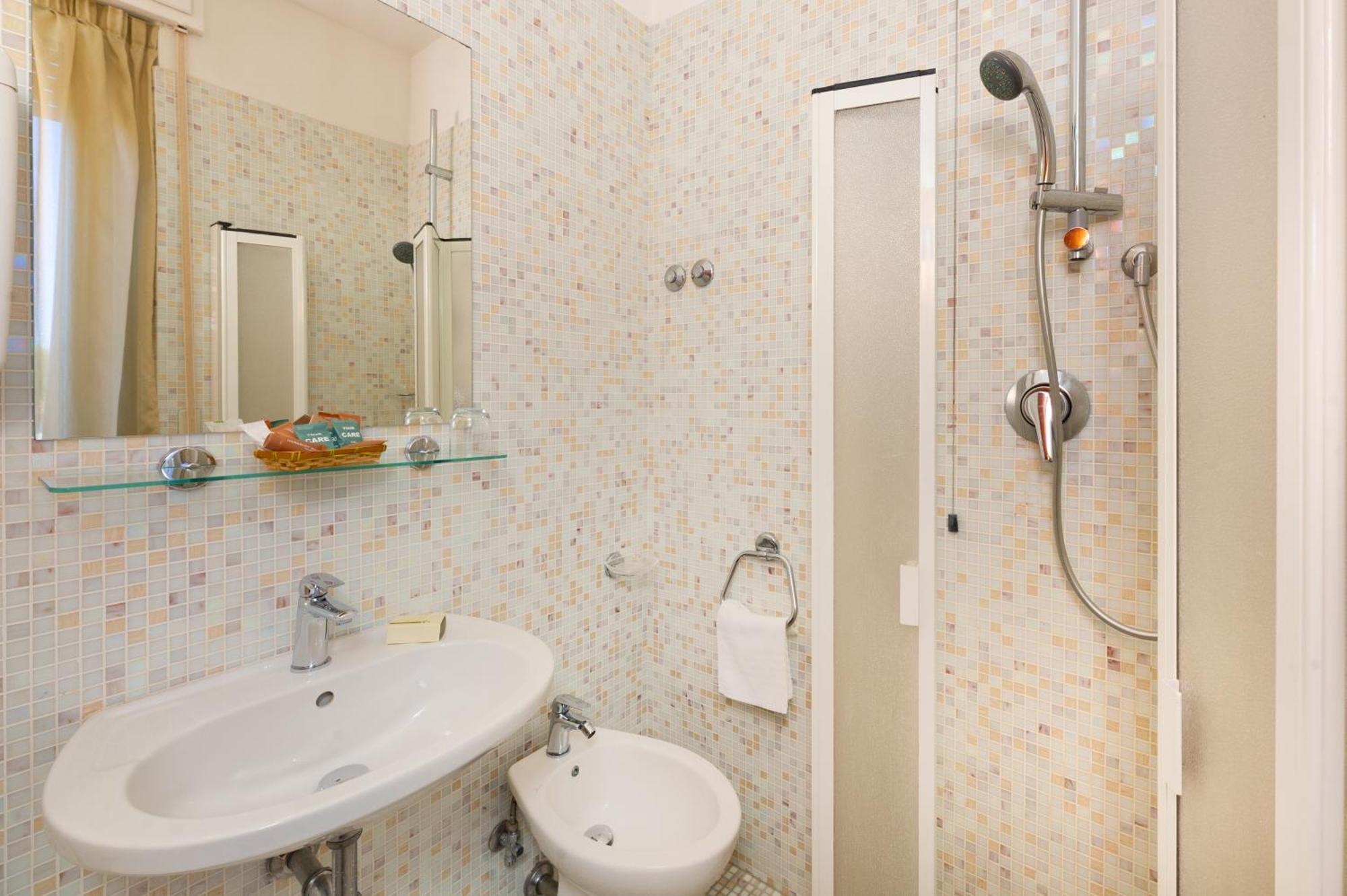 Hotel Nuova Sabrina Marina di Pietrasanta Buitenkant foto