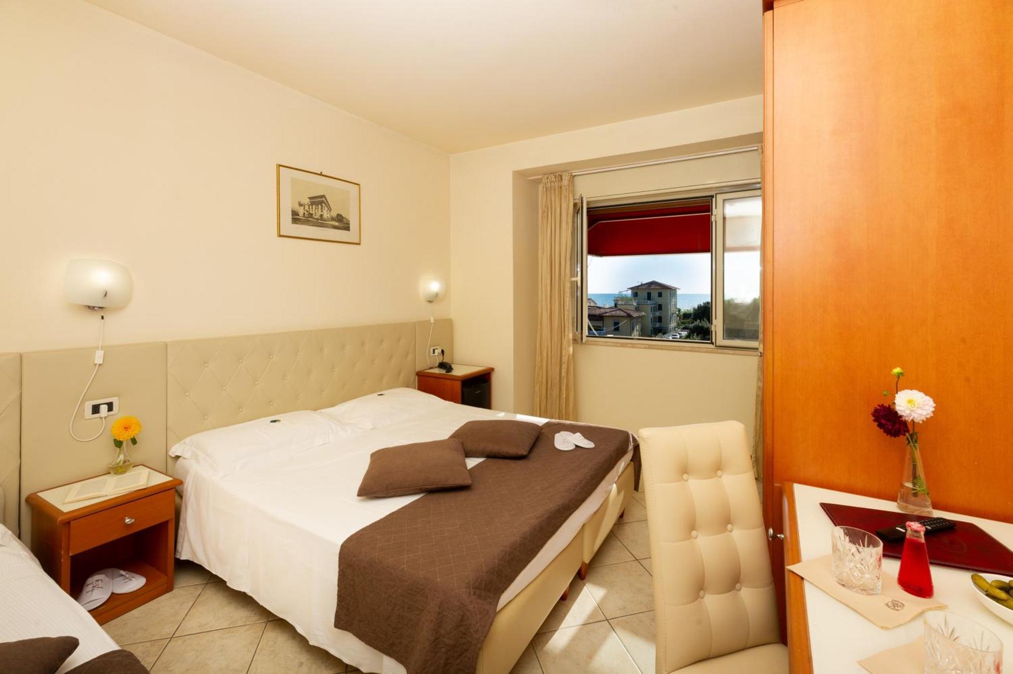 Hotel Nuova Sabrina Marina di Pietrasanta Buitenkant foto