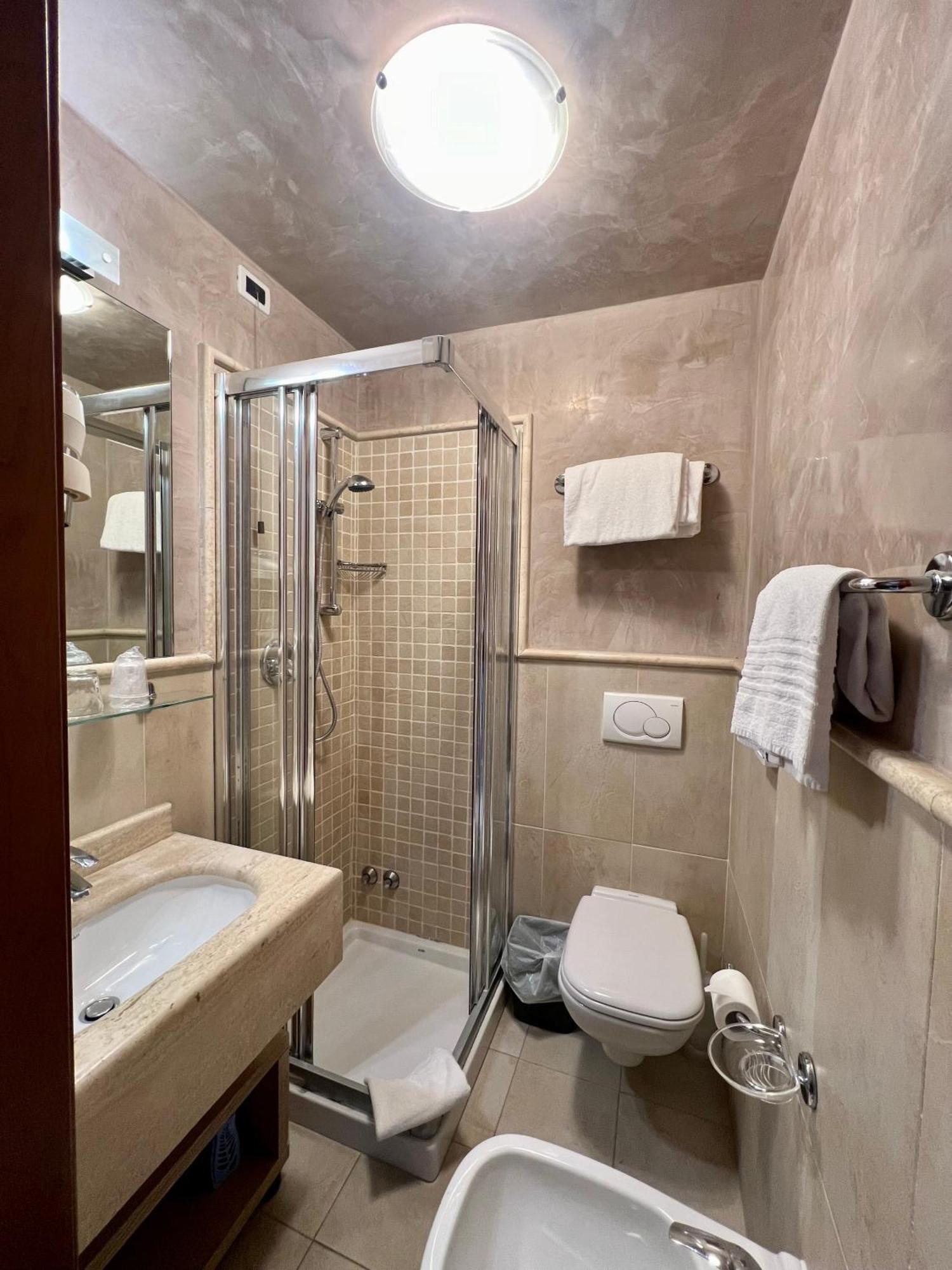 Hotel Nuova Sabrina Marina di Pietrasanta Buitenkant foto