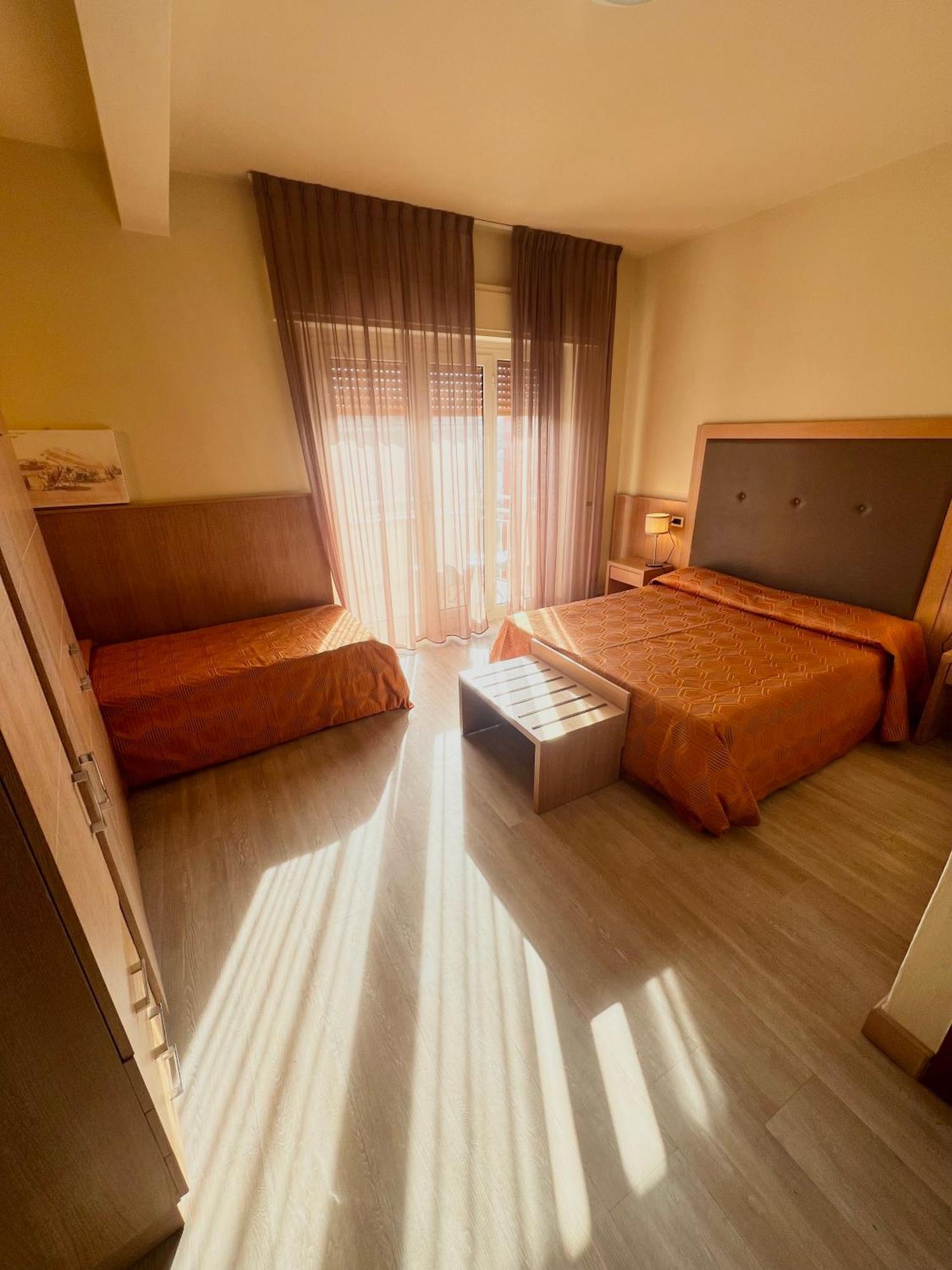Hotel Nuova Sabrina Marina di Pietrasanta Buitenkant foto