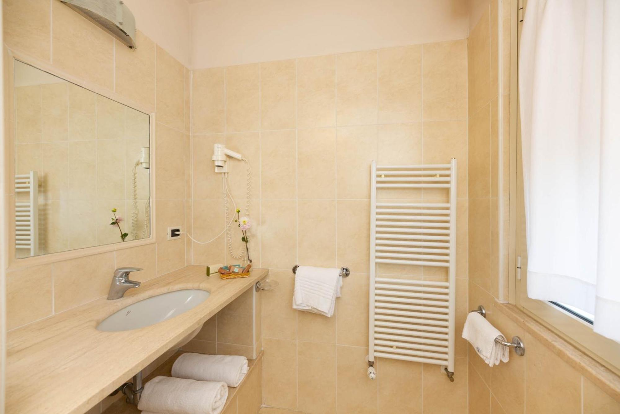 Hotel Nuova Sabrina Marina di Pietrasanta Buitenkant foto
