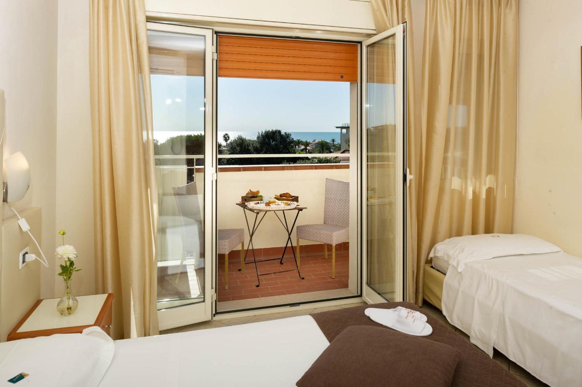 Hotel Nuova Sabrina Marina di Pietrasanta Buitenkant foto