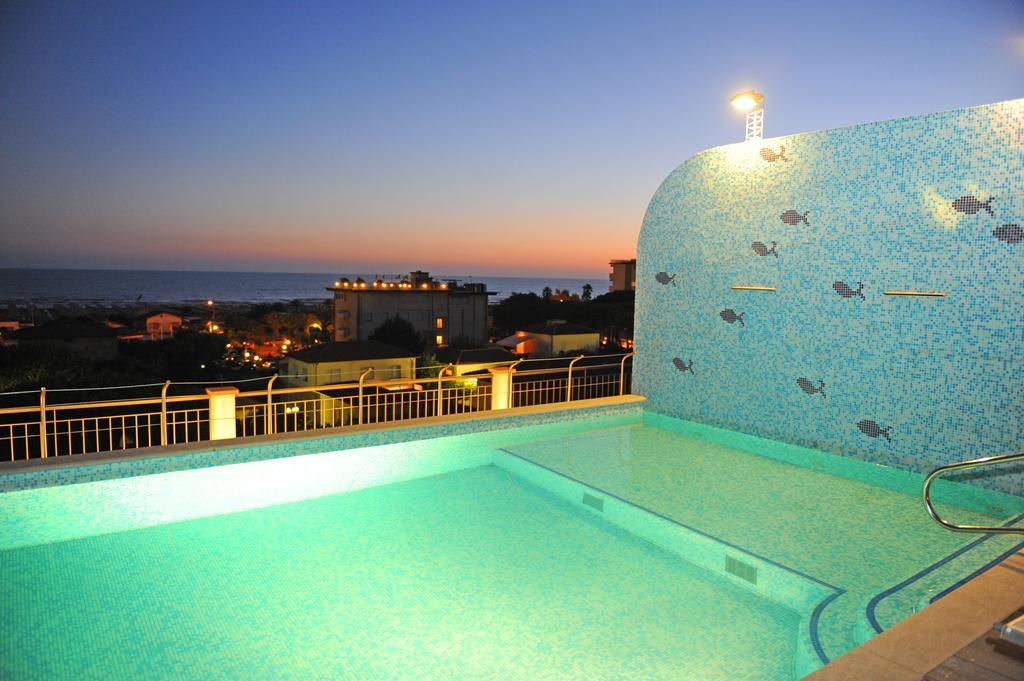 Hotel Nuova Sabrina Marina di Pietrasanta Buitenkant foto