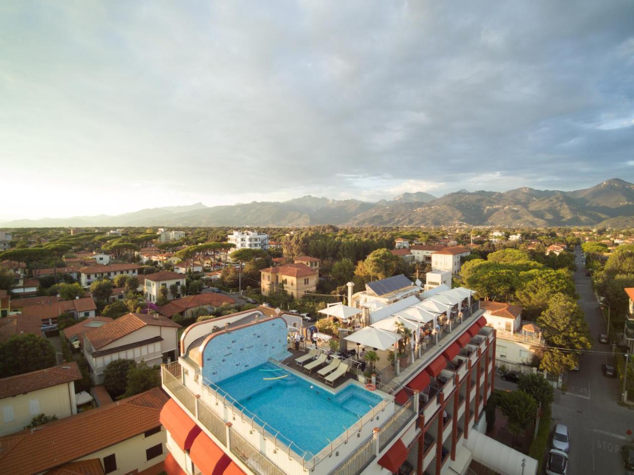 Hotel Nuova Sabrina Marina di Pietrasanta Buitenkant foto